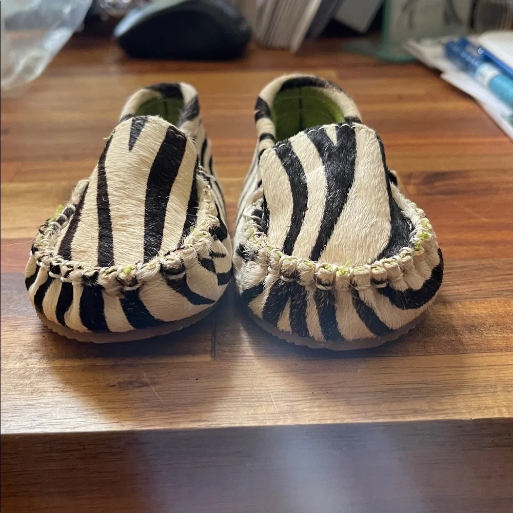 Toss Zebra Stripes Baby Mocasín Shoes.